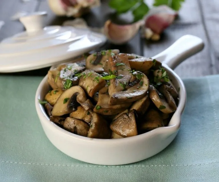 Funghi trifolati (sautéed mushrooms with garlic and parsley)