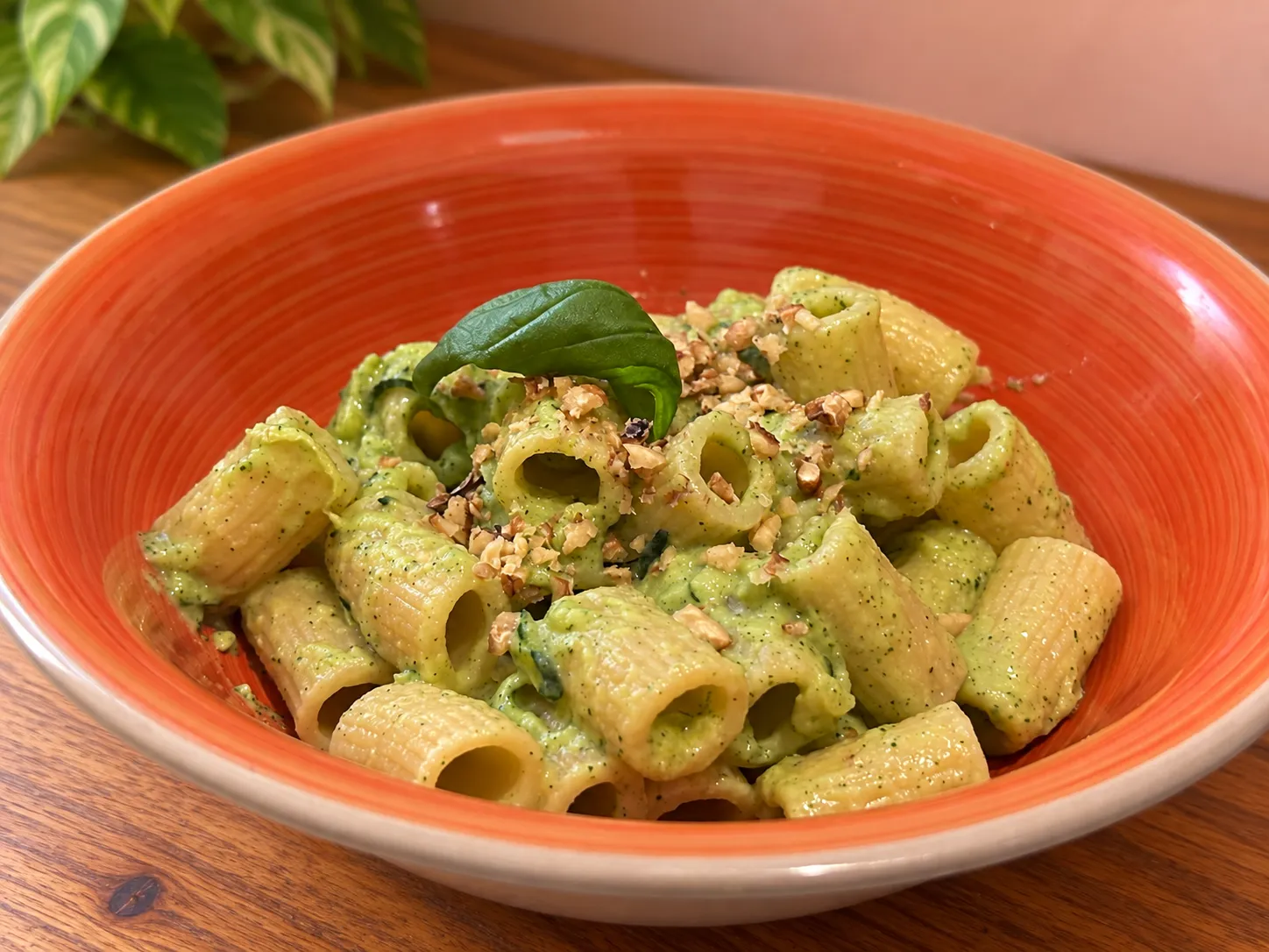 Pasta crema di zucchine e noci